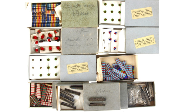 MILITARIA - Lot ancien de barrettes de d