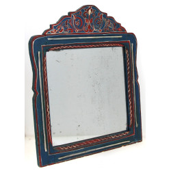 Miroir à encadrement en bois peint dans 