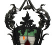 Lanterne en fer forgé et verres de coule