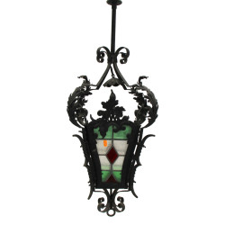 Lanterne en fer forgé et verres de coule