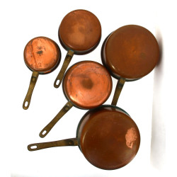 Batterie de casseroles en cuivre moderne