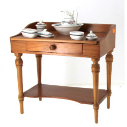Table de toilette de poupée en merisier 