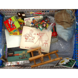 Caisse de jeux et jouets divers dont jeu