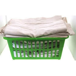 Lot de linge ancien : un drap brodé : 5 