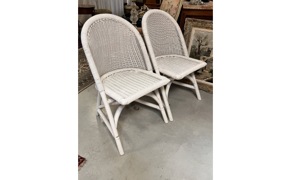5 chaises en rotin blanc, petites usures