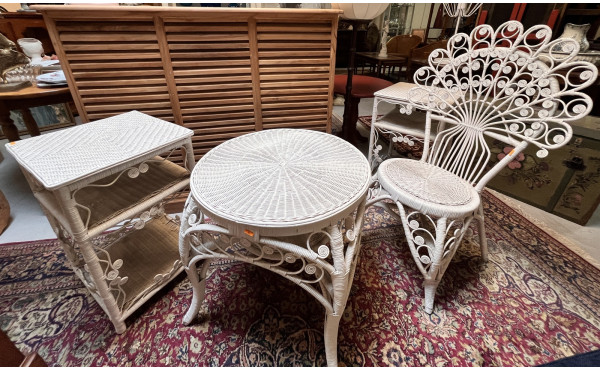 Ensemble de petits mobiliers blancs en r