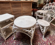 Ensemble de petits mobiliers blancs en r