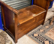 Petit banc coffre en bois massif teinte 