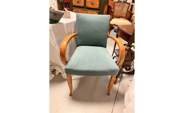 Fauteuil bridge en bois clair et velours