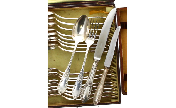 FRENAIS - 9 couverts de table, 6 couteau