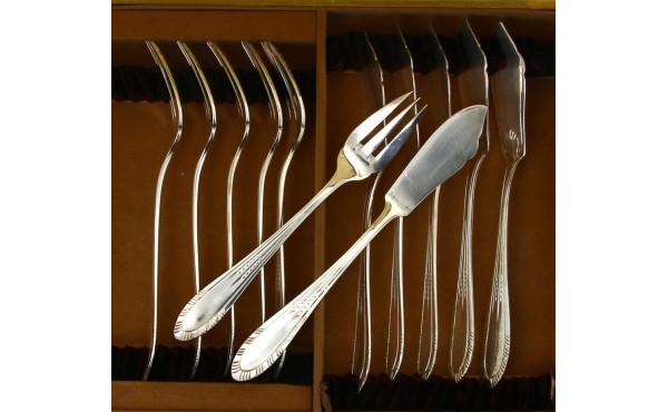 6 couverts à poisson en métal argenté