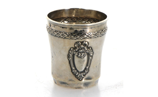 Timbale en argent, poinçon minerve, qq c