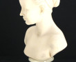 Buste de femme en résine et base marbre,