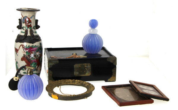 Lot comprenant un coffret à bijoux asiat