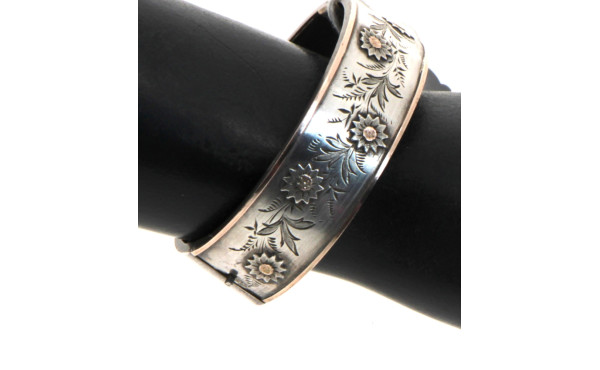 Bracelet jonc ouvrant ancien en argent, 