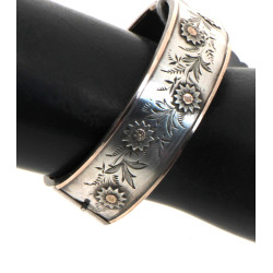 Bracelet jonc ouvrant ancien en argent, 