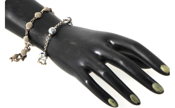 Deux bracelets ligne en argent dont l'un