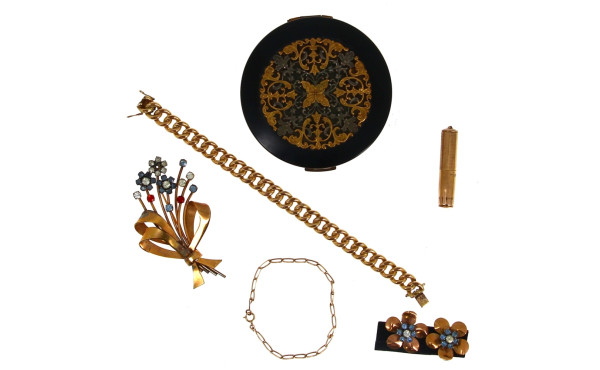 Lot de bijoux fantaisie vintage comprena