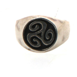 TOULHOAT - Chevalière triskel en argent.
