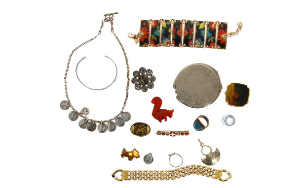 Lot de bijoux fantaisie et divers : brac
