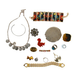 Lot de bijoux fantaisie et divers : brac