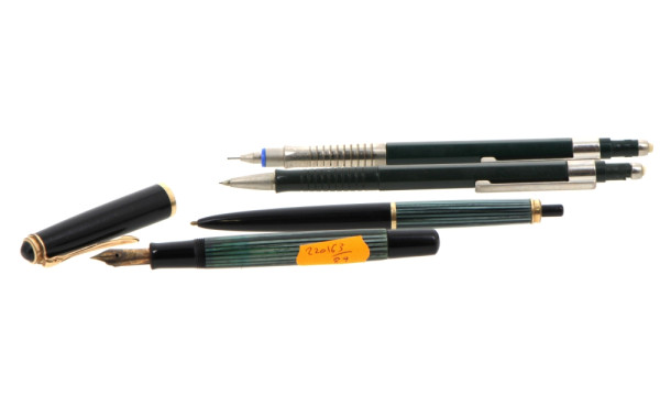 PELIKAN - Parure comprenant un stylo enc