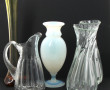 Joli broc à eau ancien en verre moulé, p