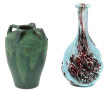 Vase ancien en verre moucheté dans le go