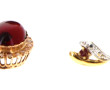 BO isolée en or 18 cts et petit rubis, p