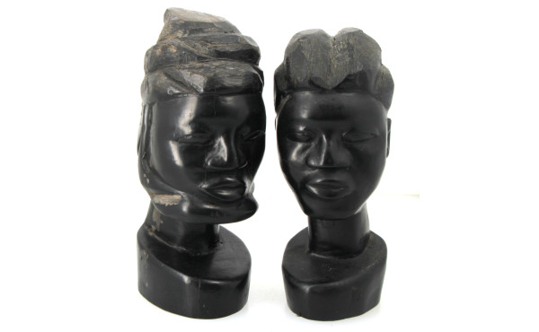 Afrique - Paire de bustes en bois foncé 
