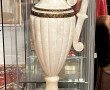 Colonne et aiguière décorative en albâtr
