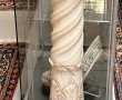 Colonne et aiguière décorative en albâtr