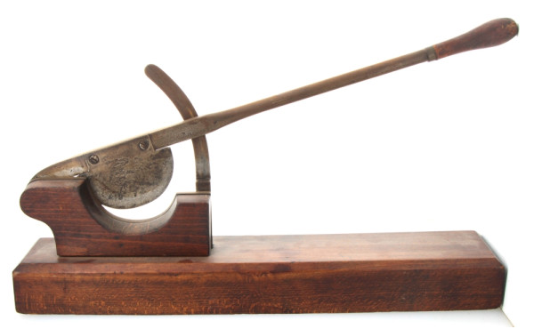 Coupe pain en métal et bois, L 66 cm
