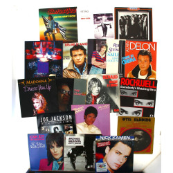 Lot d'une centaine de disques 45 tours a