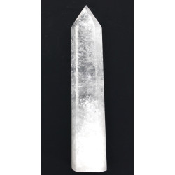 Obélisque en cristal de roche poli, tran
