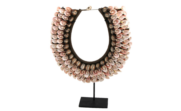 Collier pectoral en coquillages découpés