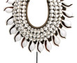 Collier pectoral en coquillages dans l'