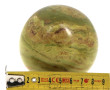 Sphère en calcite rubanée verte dite ony