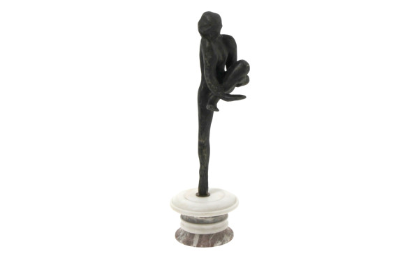 Sujet en bronze "nu fémininin posant sur