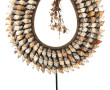 Collier pectoral en coquillages dans l'