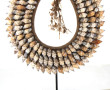 Collier pectoral en coquillages dans l'