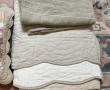 LINGE marque BOUCHARA : 2 dessus de lit 
