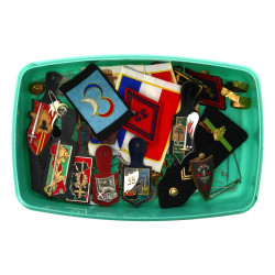 Lot d'insignes militaires dont plusieurs