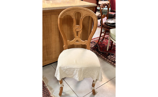 Chaise en bois naturel dossier travaillé
