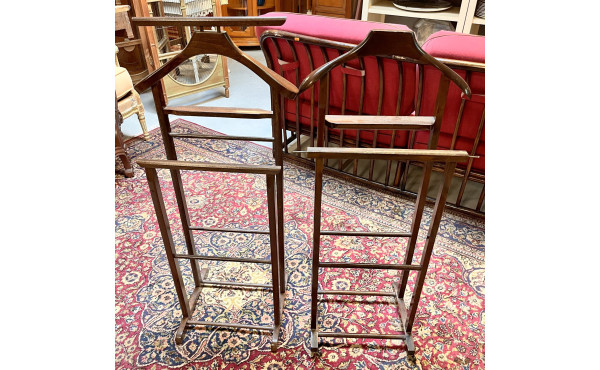 Deux valets de chambre , H152 et H97 cm