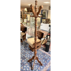 Porte-manteaux en bois