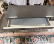 Console moderne laquée gris ouvrant à 2 