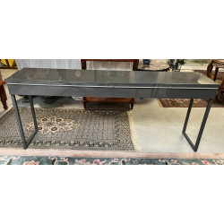 Console moderne laquée gris ouvrant à 2 