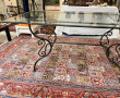 Table à piètement en fer forgé et platea