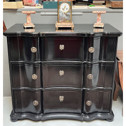 Commode laquée noire façade arbalète, tr